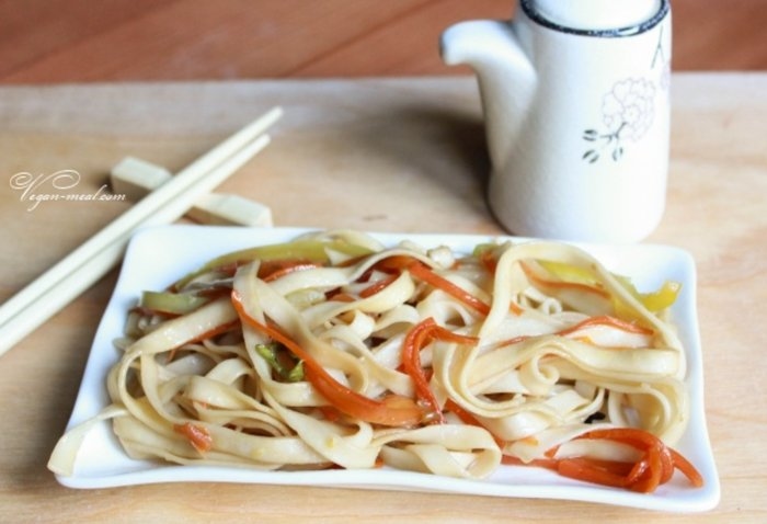 Лапша удон с овощами